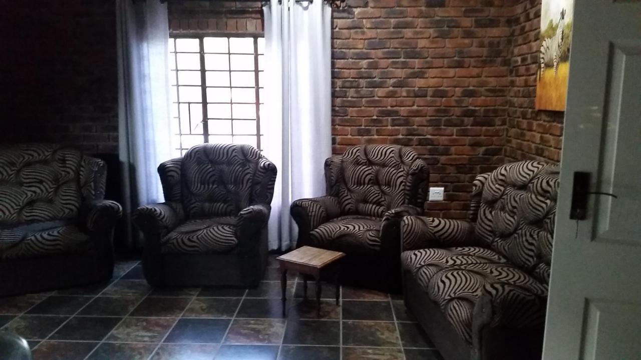 Kruger Wild Dog Inn Marloth Park Exterior foto
